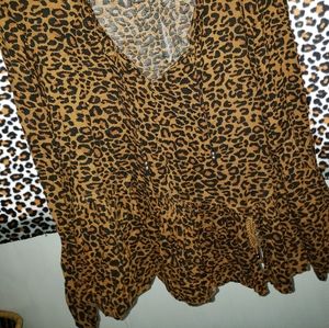 unknown Tops - Leapord Print Peasant Blouse XL unknown Tops - Leapord Print Peasant Blouse XL